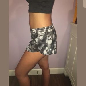 Lululemon 2.5” Shorts